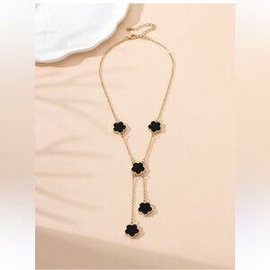 NWT CLOVER NECKLACE 18k GOLD PLATED